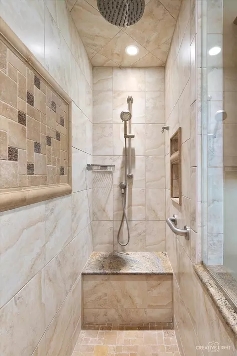 Bath - 100 Devon Ln, Naperville, IL 60540 photo 3 of 4