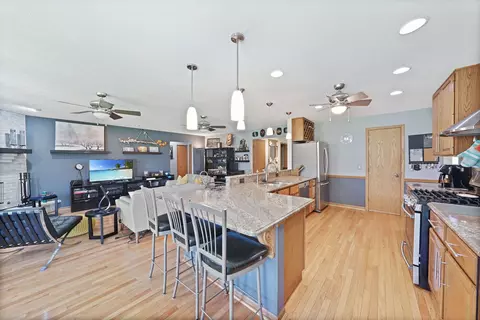 Kitchen - 871 Groton Ct, Bartlett, IL 60103 photo 5 of 5