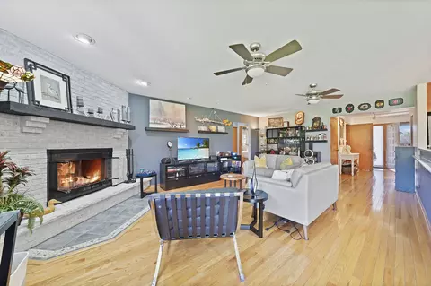 Living - 871 Groton Ct, Bartlett, IL 60103 photo 2 of 3