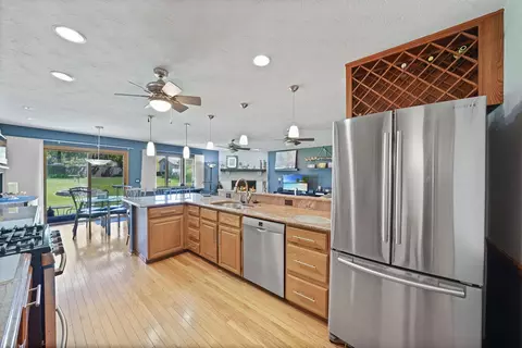 Kitchen - 871 Groton Ct, Bartlett, IL 60103 photo 3 of 5