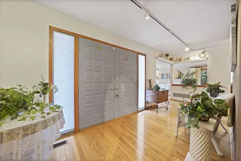 Entry Way - 871 Groton Ct, Bartlett, IL 60103 photo 1 of 1