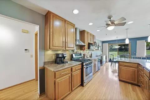 Kitchen - 871 Groton Ct, Bartlett, IL 60103 photo 2 of 5