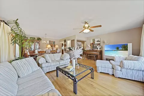 Living - 871 Groton Ct, Bartlett, IL 60103 photo 1 of 3