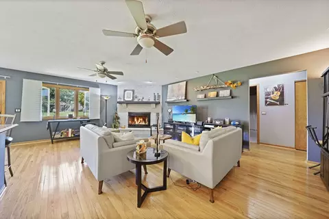 Living - 871 Groton Ct, Bartlett, IL 60103 photo 3 of 3