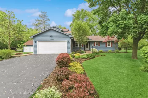 20672 W Lake Ct, Lake Villa, IL 60046
