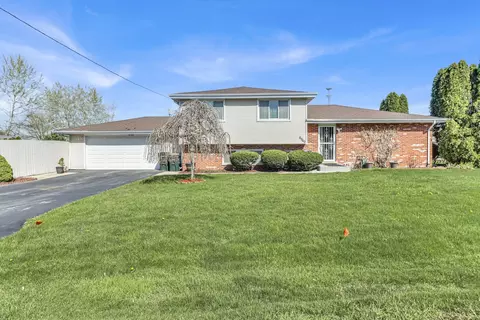 8960 W 86th St, Justice, IL 60458 photo 2