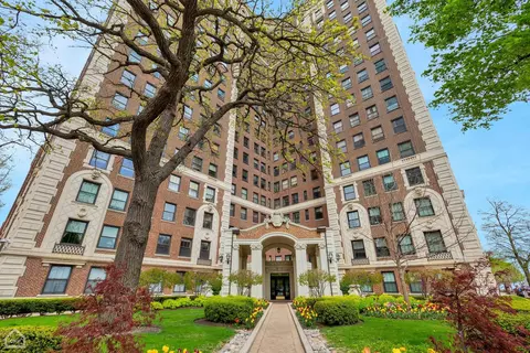 5555 S Everett Ave #3-4A, Chicago, IL 60637