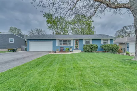 205 E Woodworth Pl, Roselle, IL 60172