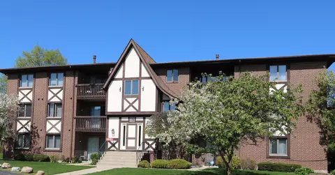 10562 Palos Pl #D, Palos Hills, IL 60465