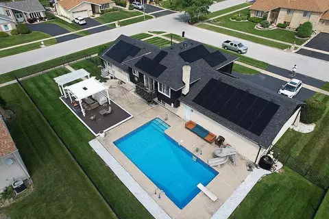 18600 Amlin Cir, Country Club Hills, IL 60478