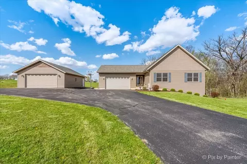 2-327 Eastcrest Ct, Lanark, IL 61046