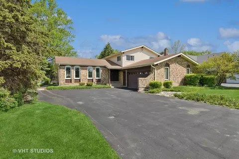 1308 E Kensington Rd, Mount Prospect, IL 60056