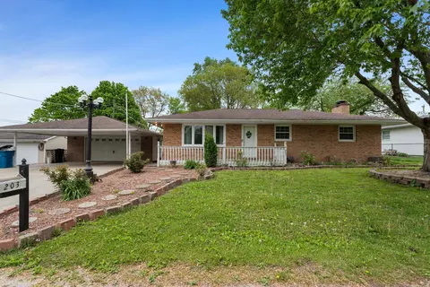 203 James St, Saint Joseph, IL 61873