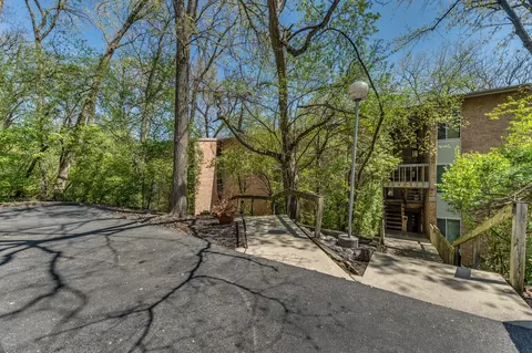 6008 Forest View Rd #3C, Lisle, IL 60532
