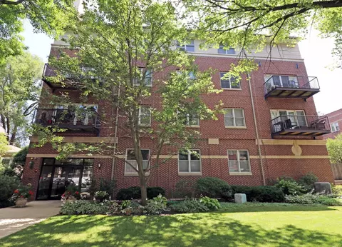 1319 Chicago Ave #305, Evanston, IL 60201