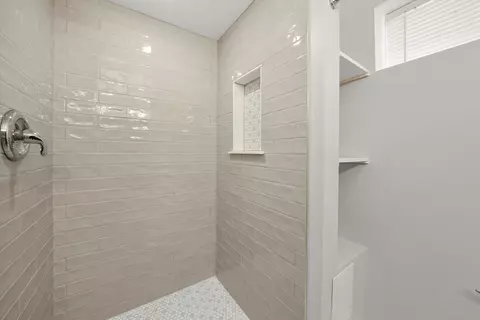 Bath - 11620 S Ada St, Chicago, IL 60643 photo 3 of 3