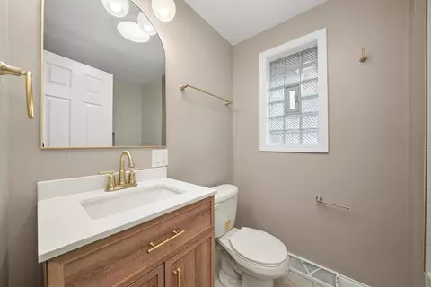 Bath - 11620 S Ada St, Chicago, IL 60643 photo 1 of 3