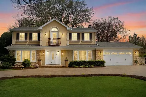 2 S685 Avenue Chateaux E, Oak Brook, IL 60523