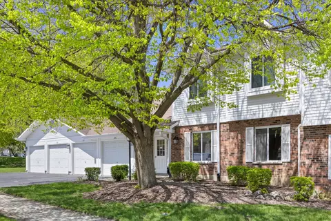 304 Sandpebble Ln #235B, Aurora, IL 60504
