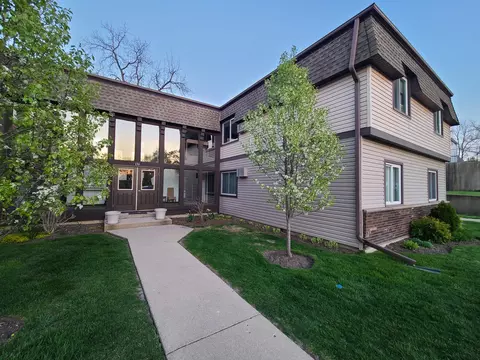 131 E Mill St #103, Wauconda, IL 60084