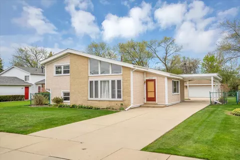 3425 Harris Dr, Northbrook, IL 60062