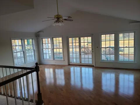 630 E Greenview Rd, Itasca, IL 60143 photo 2