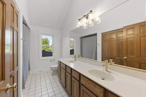 Bath - 1754 S Naperville Rd, Wheaton, IL 60189 photo 4 of 5