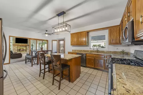 Kitchen - 1754 S Naperville Rd, Wheaton, IL 60189 photo 4 of 4