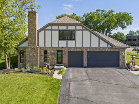 Exterior - 1754 S Naperville Rd, Wheaton, IL 60189 photo 3 of 4