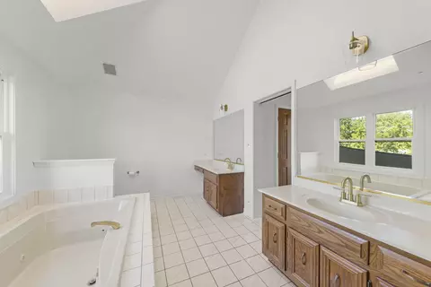 Bath - 1754 S Naperville Rd, Wheaton, IL 60189 photo 3 of 5