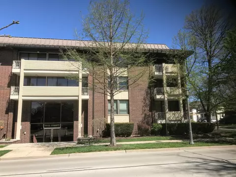 111 E Cossitt Ave #303, La Grange, IL 60525