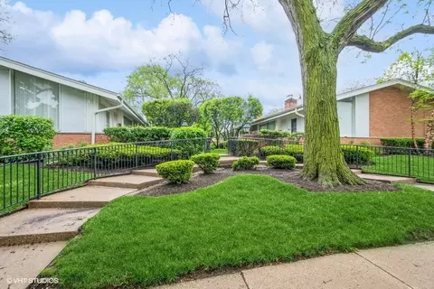 7013 N Tripp Ave, Lincolnwood, IL 60712