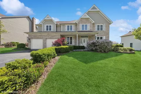 1201 Mccormick St, Carol Stream, IL 60188