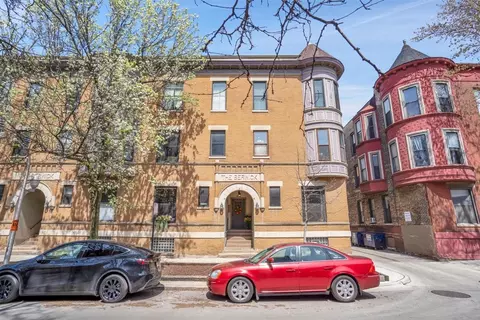846 W Cornelia Ave #101, Chicago, IL 60657