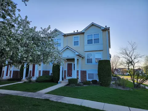 601 Holiday Ln, Hainesville, IL 60073