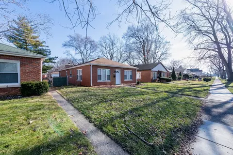 Exterior - 14801 Oak St, Dolton, IL 60419 photo 4 of 8