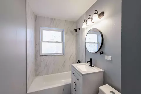 Bath - 14801 Oak St, Dolton, IL 60419 photo 3 of 3