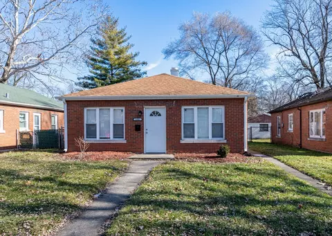 Exterior - 14801 Oak St, Dolton, IL 60419 photo 3 of 8
