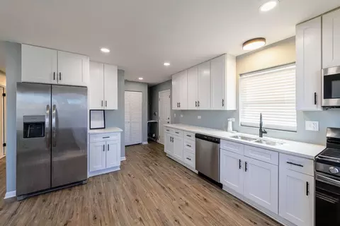 Kitchen - 14801 Oak St, Dolton, IL 60419 photo 3 of 7