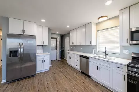 Kitchen - 14801 Oak St, Dolton, IL 60419 photo 2 of 7