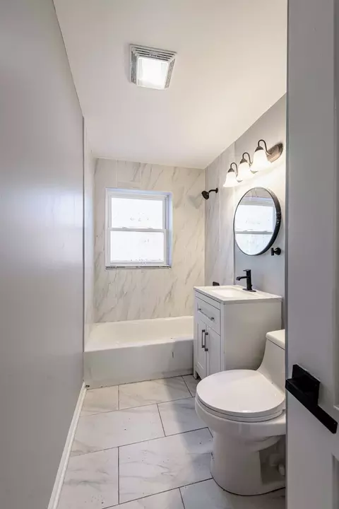 Bath - 14801 Oak St, Dolton, IL 60419 photo 2 of 3