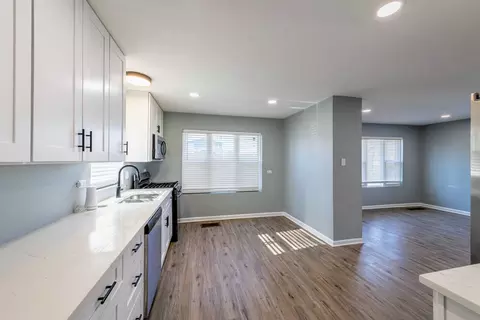 Kitchen - 14801 Oak St, Dolton, IL 60419 photo 7 of 7
