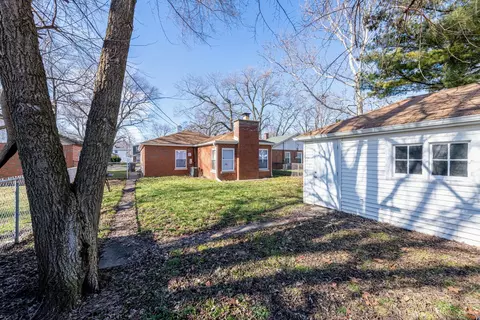 Exterior - 14801 Oak St, Dolton, IL 60419 photo 5 of 8