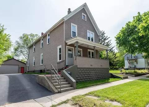 511 40th Pl, Kenosha, WI 53140