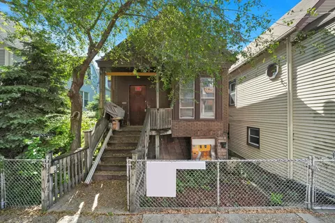 2735 W Saint Georges Ct, Chicago, IL 60647