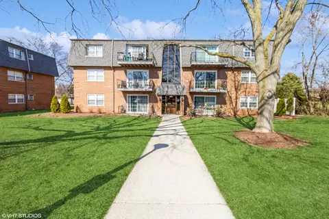 1110 64th St #7, La Grange Highlands, IL 60525