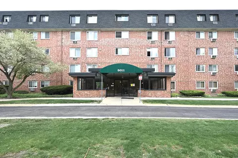 5011 Valley Ln #308, Streamwood, IL 60107