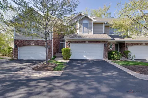 122 N Drew Ct, Palatine, IL 60067