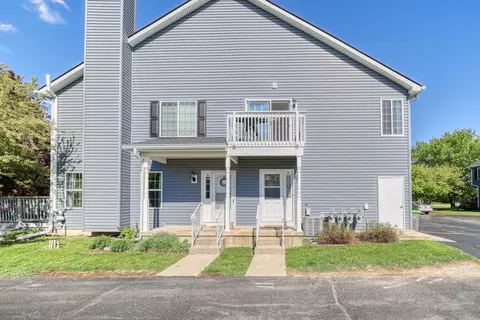 208 Maple St #D, Sugar Grove, IL 60554