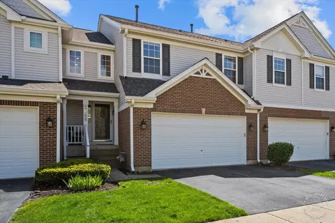 2666 Lorraine Cir, Geneva, IL 60134